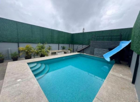 Casa Tusi - 2 Blocks From Clubs & Strip
